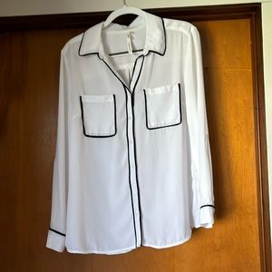 white & black button down blouse ☕️